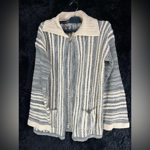 Vintage size sm Kmart sweater bell sleeves pockets grey white wood buttons - Picture 1 of 6